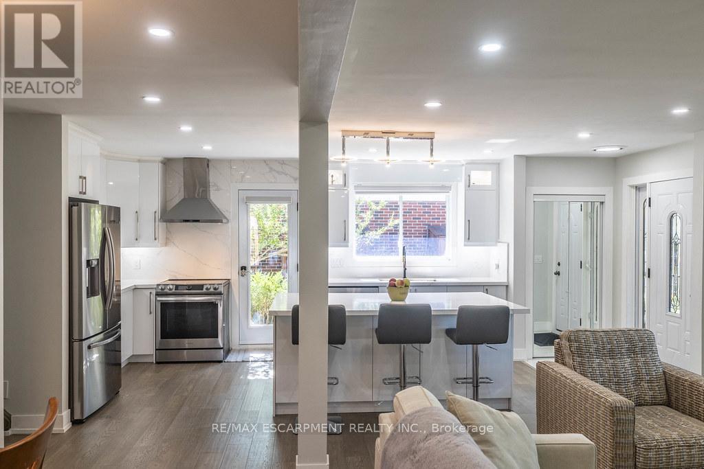 Photo 27 of 5170 Tamarac Drive, Burlington ON