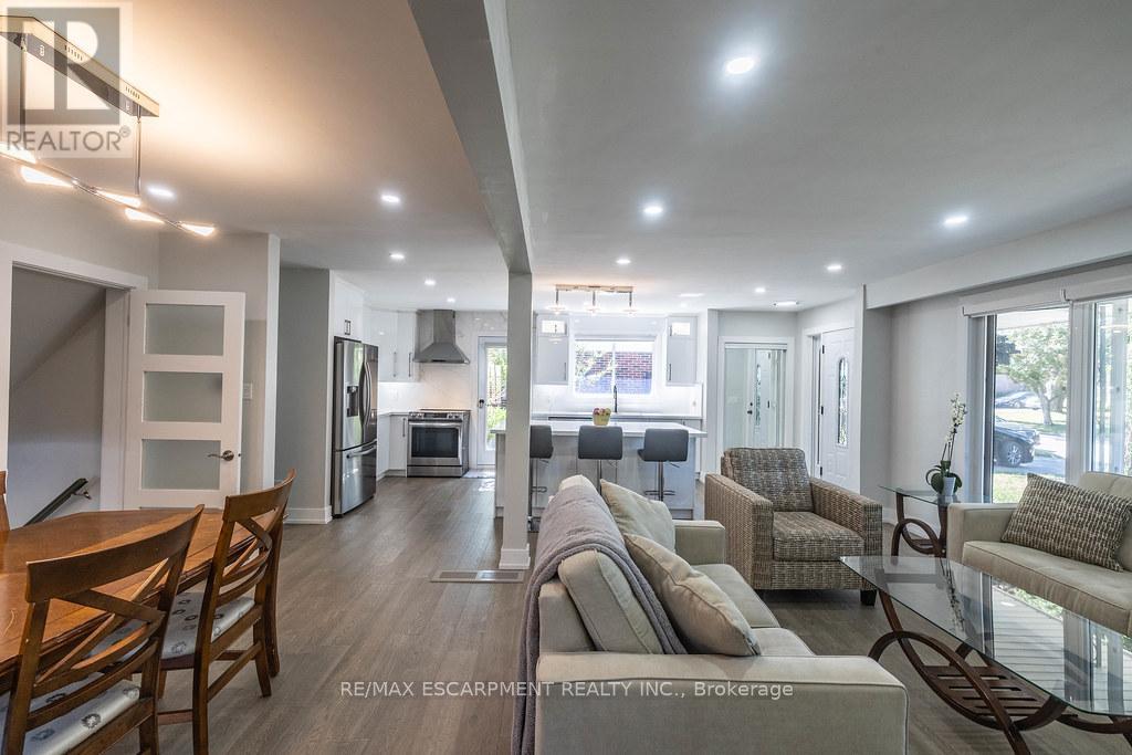 Photo 37 of 5170 Tamarac Drive, Burlington ON