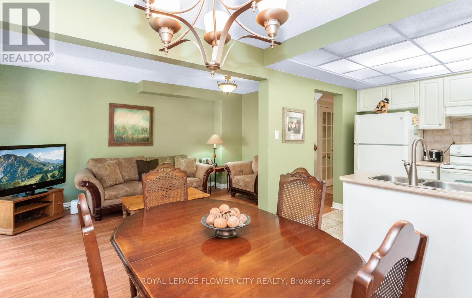 Photo 17 of 41 Chipstead Avenue, Brampton ON