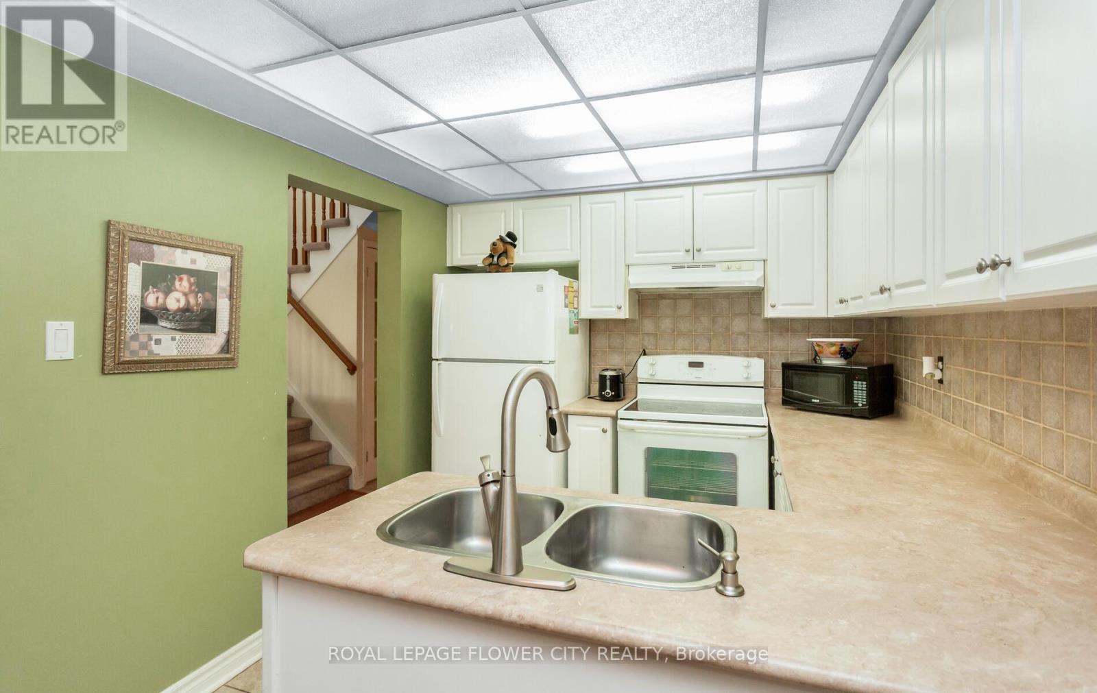 Photo 18 of 41 Chipstead Avenue, Brampton ON