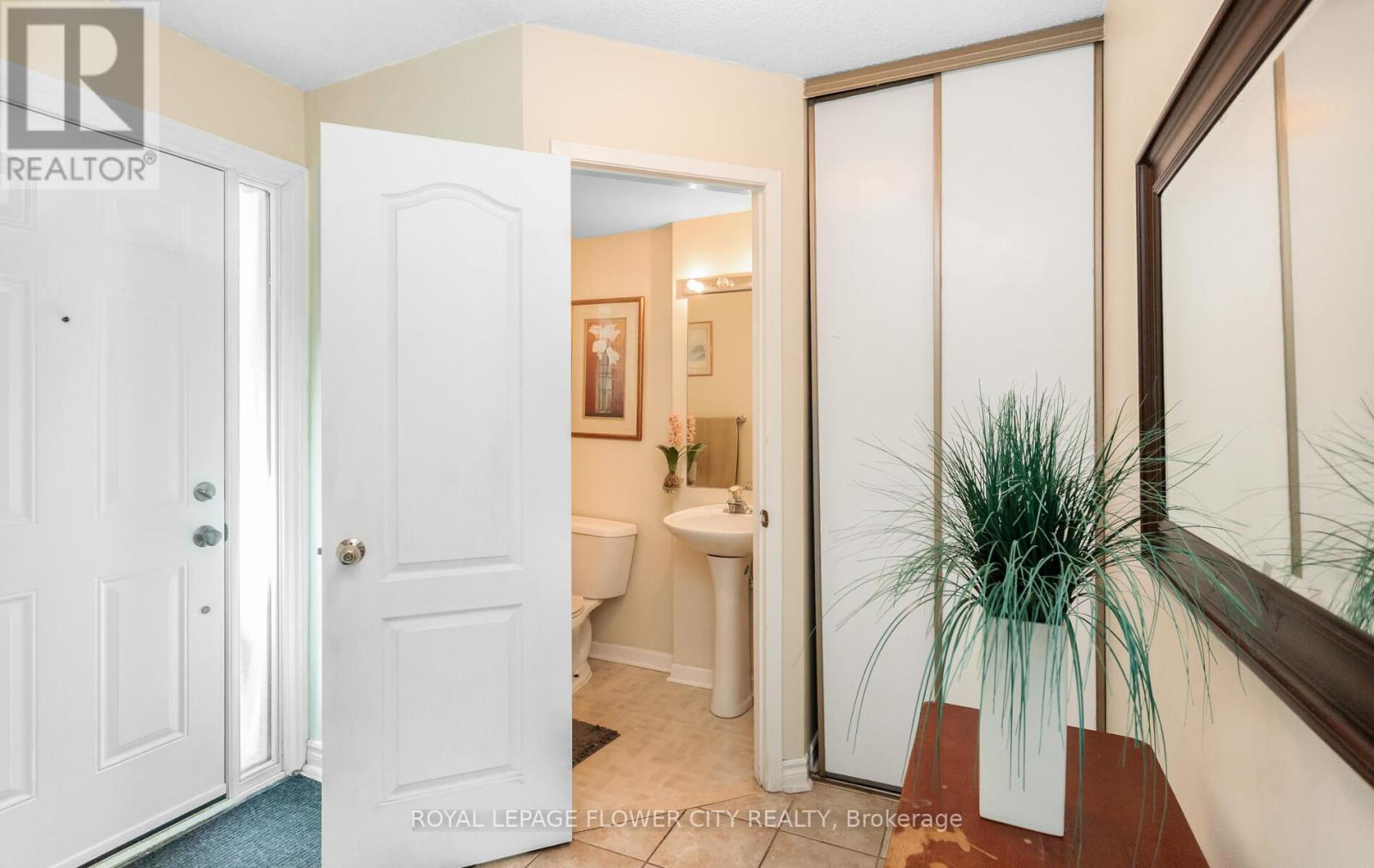 Photo 21 of 41 Chipstead Avenue, Brampton ON