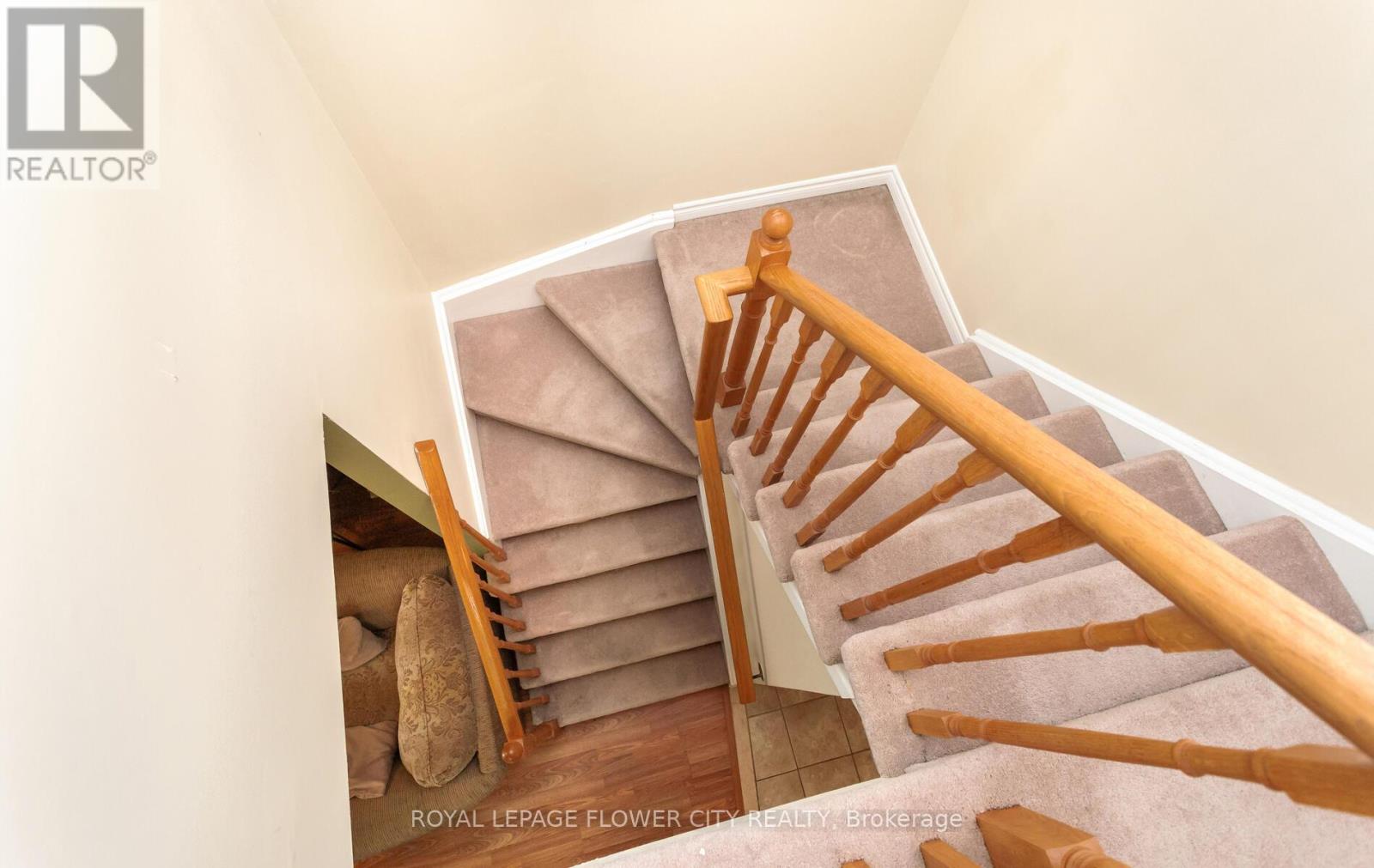 Photo 23 of 41 Chipstead Avenue, Brampton ON