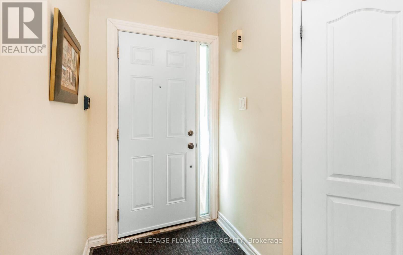 Photo 3 of 41 Chipstead Avenue, Brampton ON