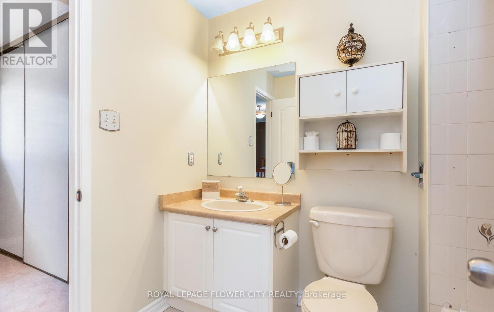 Photo 32 of 41 Chipstead Avenue, Brampton ON