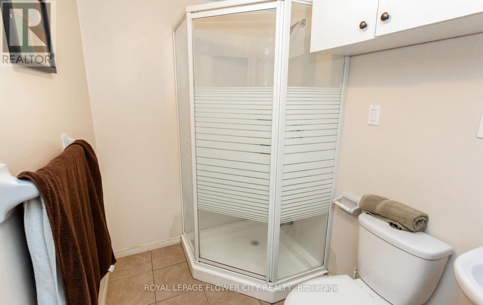 Photo 42 of 41 Chipstead Avenue, Brampton ON
