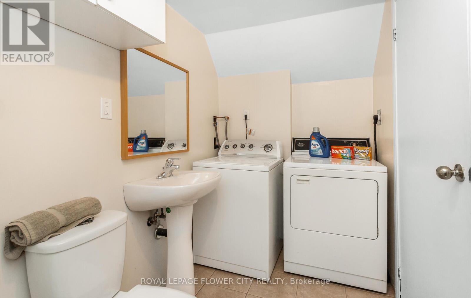 Photo 43 of 41 Chipstead Avenue, Brampton ON