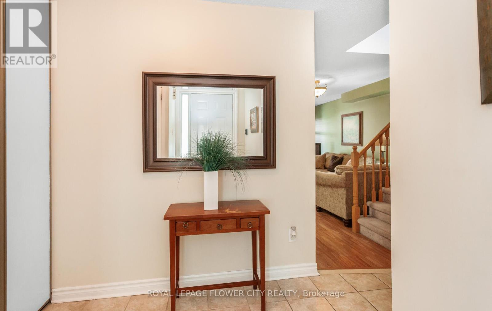 Photo 5 of 41 Chipstead Avenue, Brampton ON