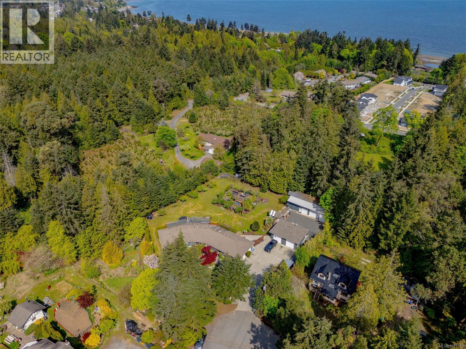Photo 16 of 6861 Wayne Pl, Lantzville BC