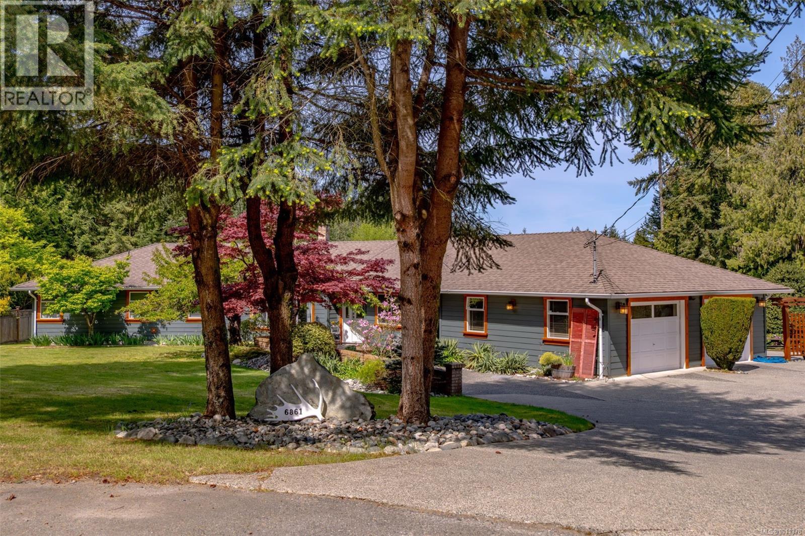 Photo 3 of 6861 Wayne Pl, Lantzville BC