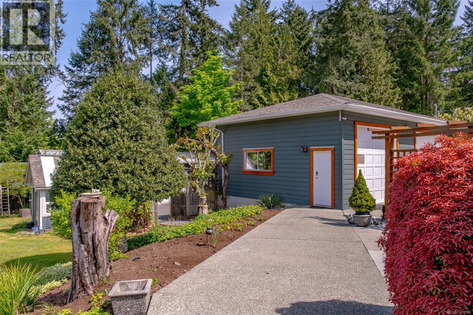 Photo 18 of 6861 Wayne Pl, Lantzville BC