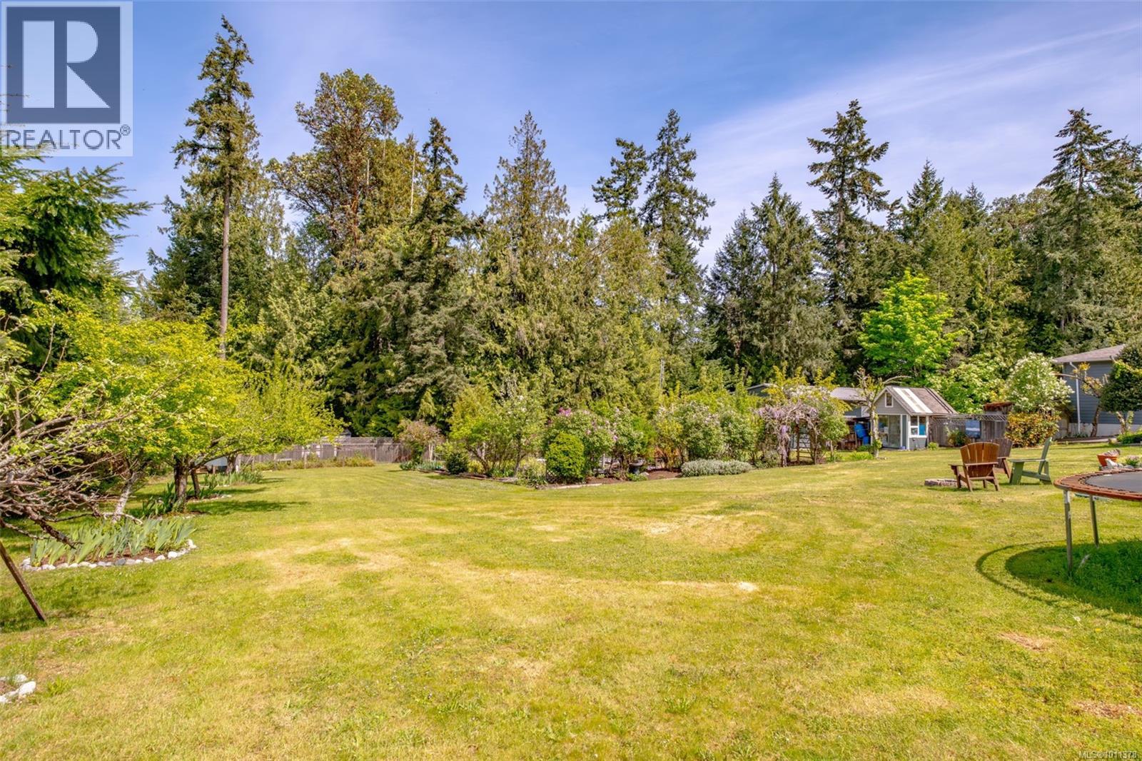 Photo 6 of 6861 Wayne Pl, Lantzville BC