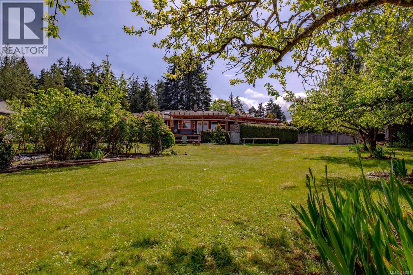 Photo 2 of 6861 Wayne Pl, Lantzville BC
