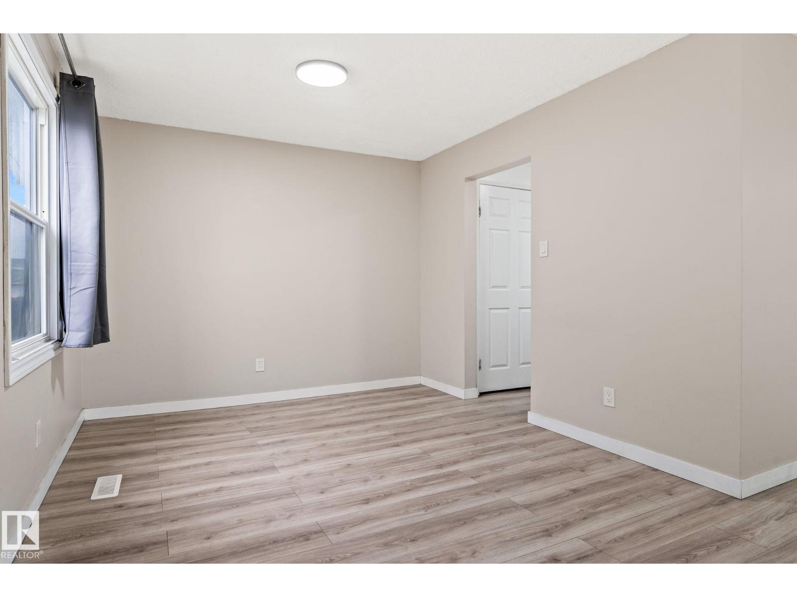 Photo 12 of 363 Knottwood Rd W Nw, Edmonton AB