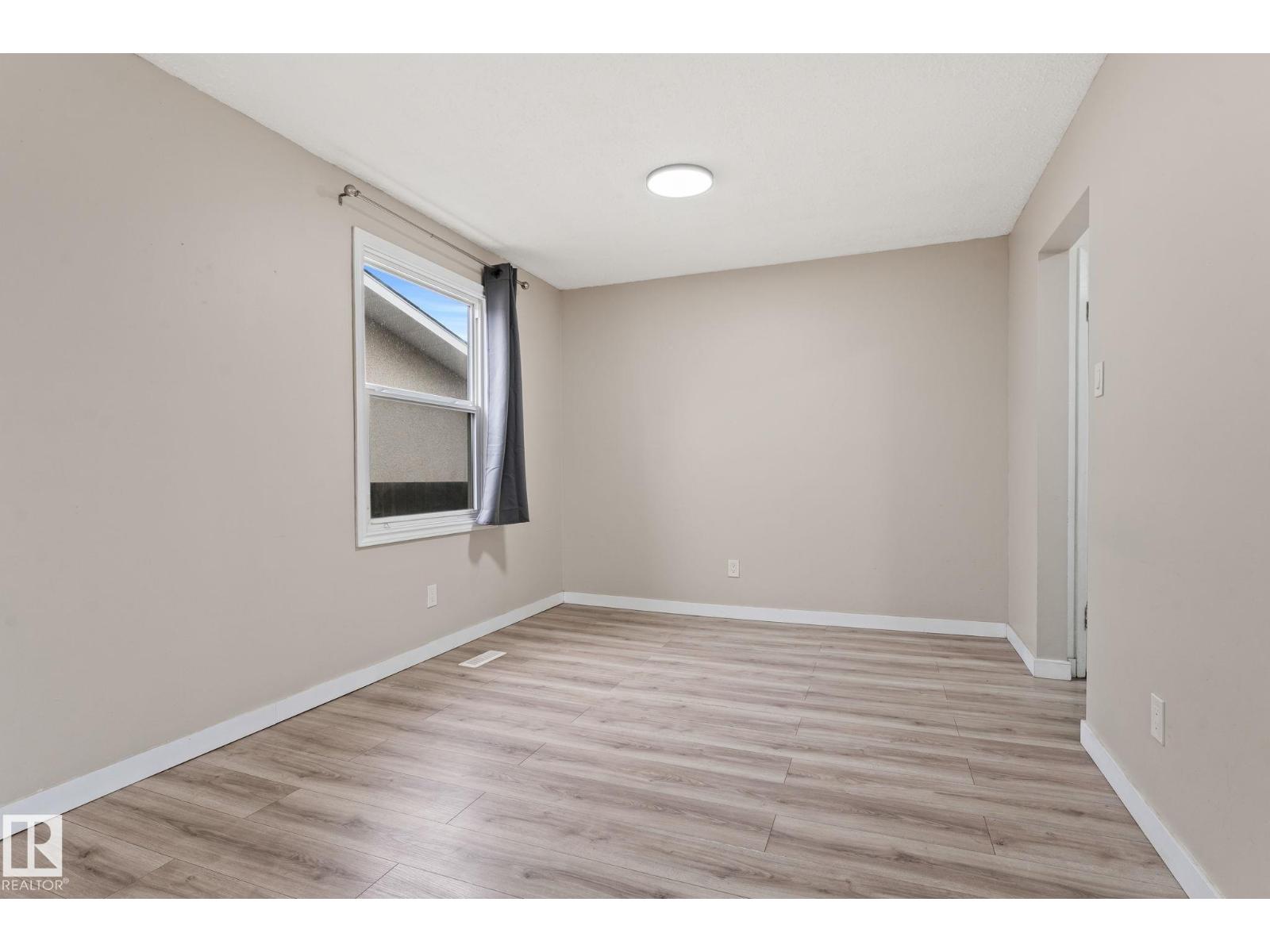Photo 13 of 363 Knottwood Rd W Nw, Edmonton AB
