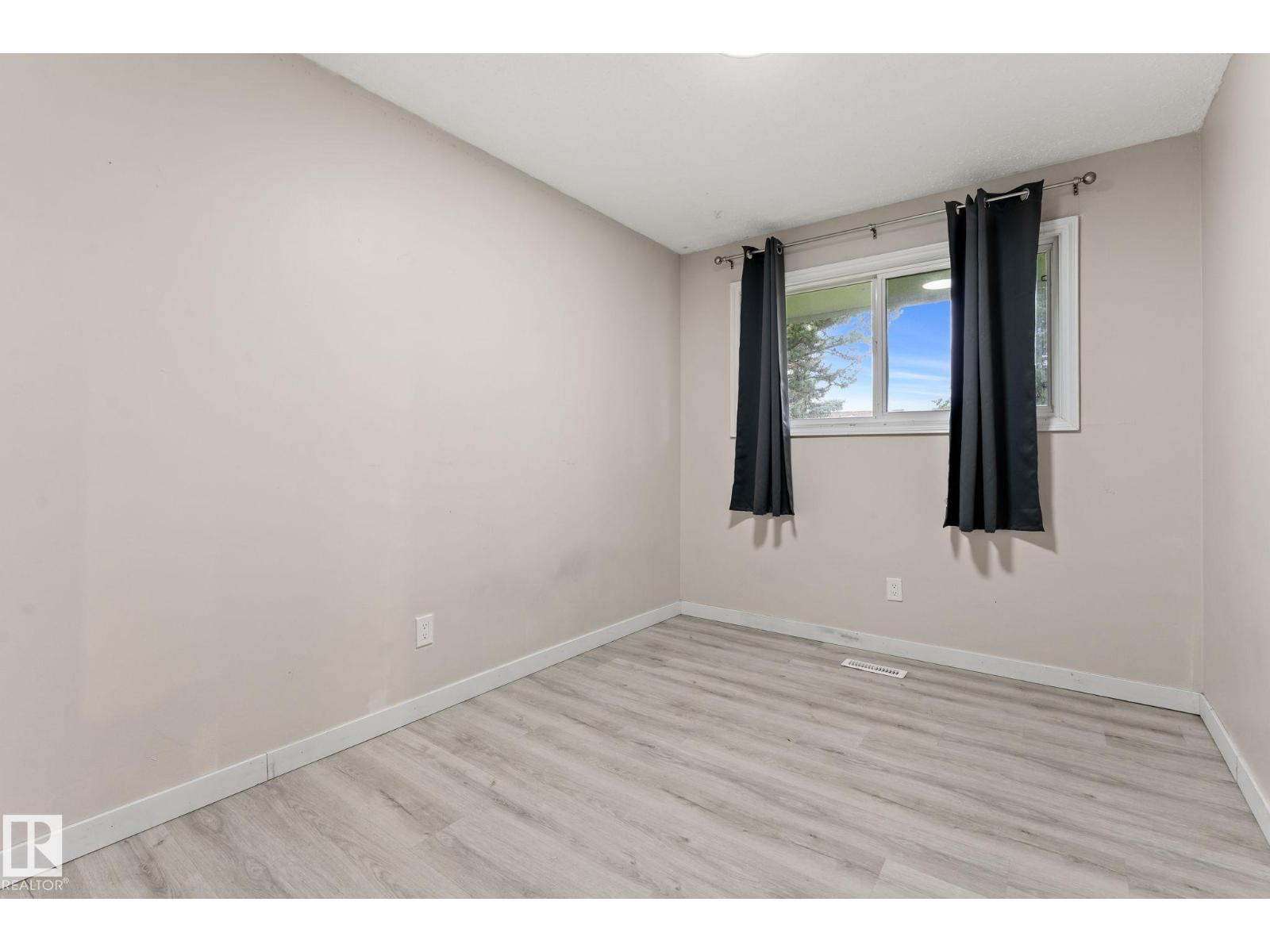 Photo 21 of 363 Knottwood Rd W Nw, Edmonton AB