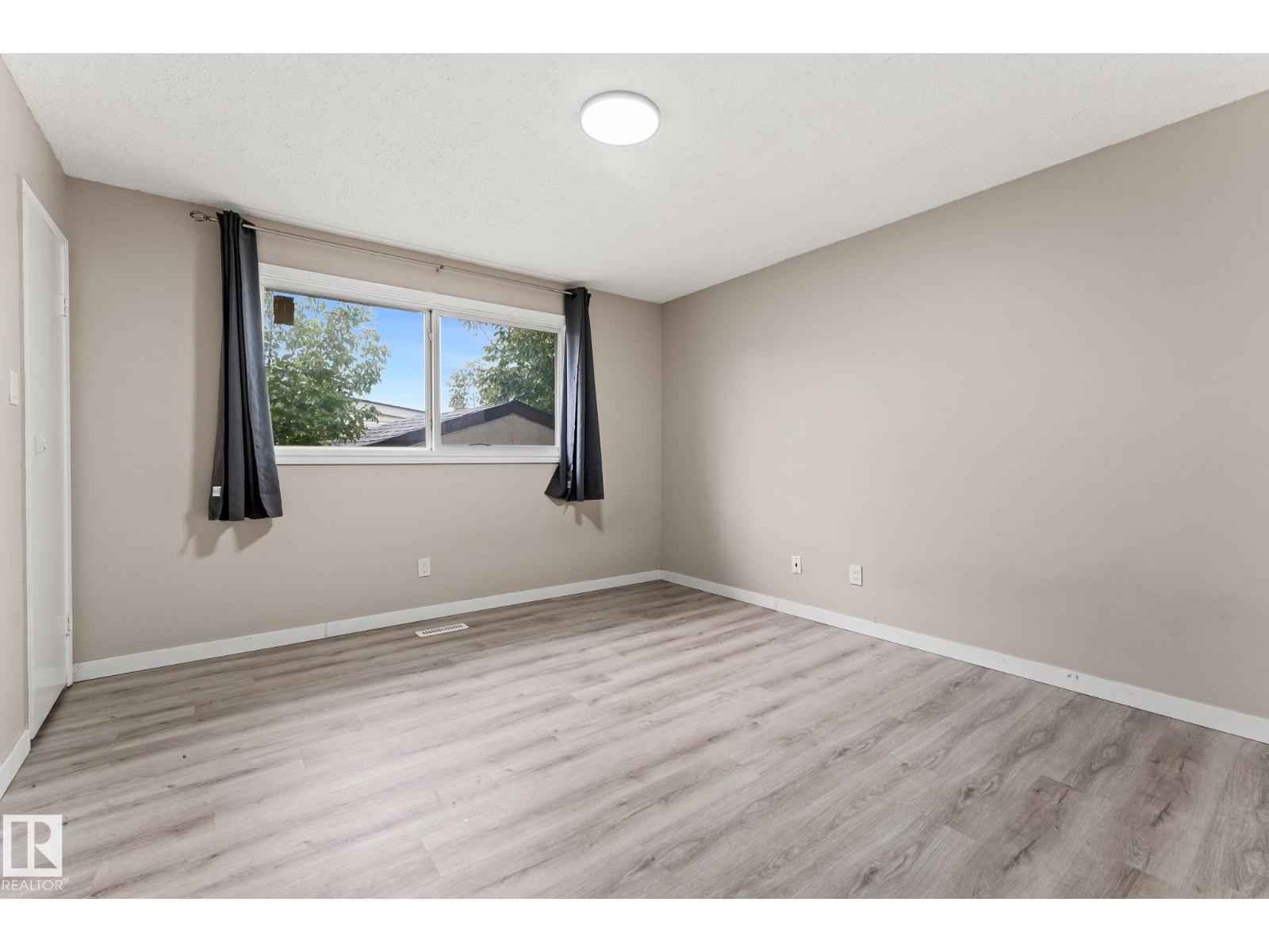 Photo 23 of 363 Knottwood Rd W Nw, Edmonton AB