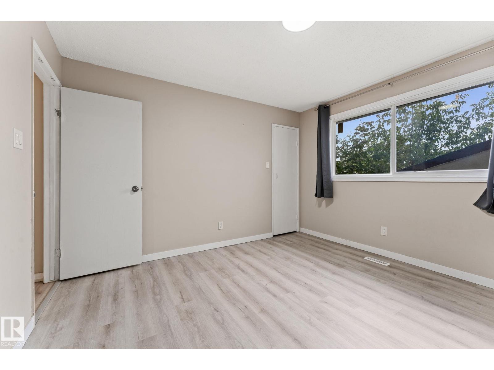 Photo 24 of 363 Knottwood Rd W Nw, Edmonton AB