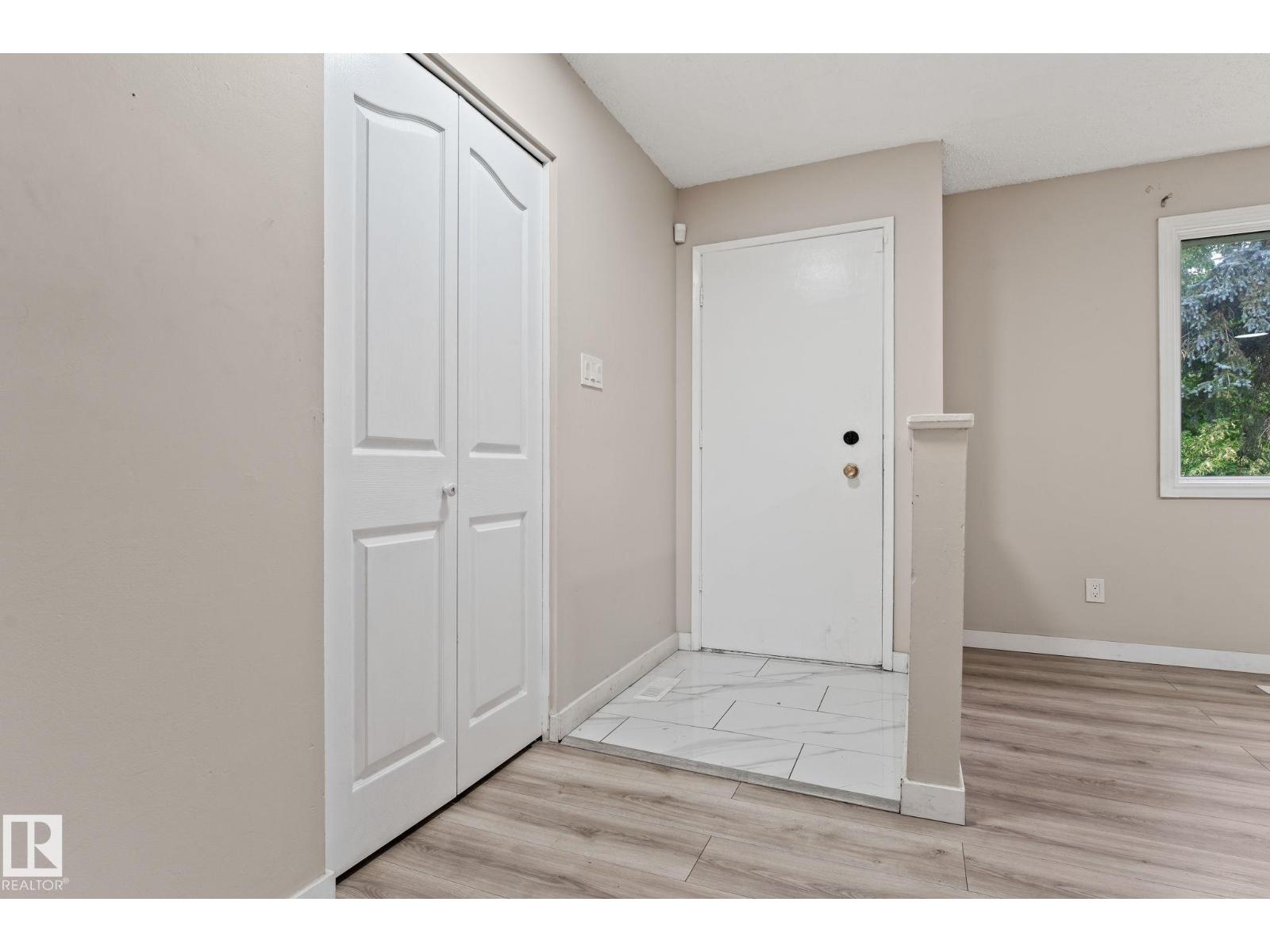 Photo 4 of 363 Knottwood Rd W Nw, Edmonton AB