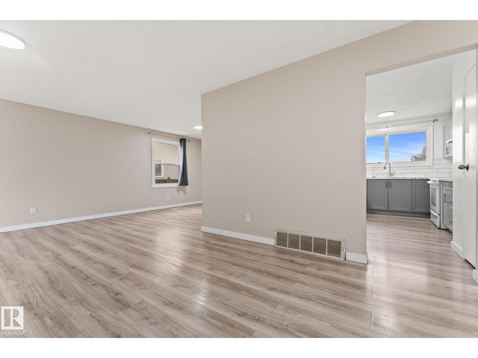 Photo 5 of 363 Knottwood Rd W Nw, Edmonton AB