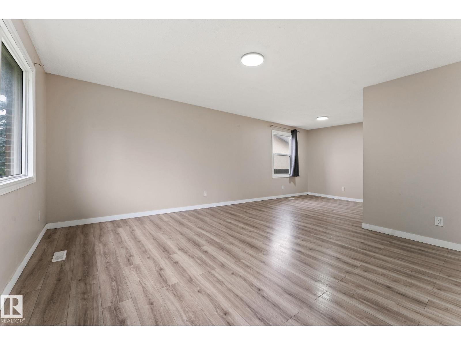 Photo 8 of 363 Knottwood Rd W Nw, Edmonton AB