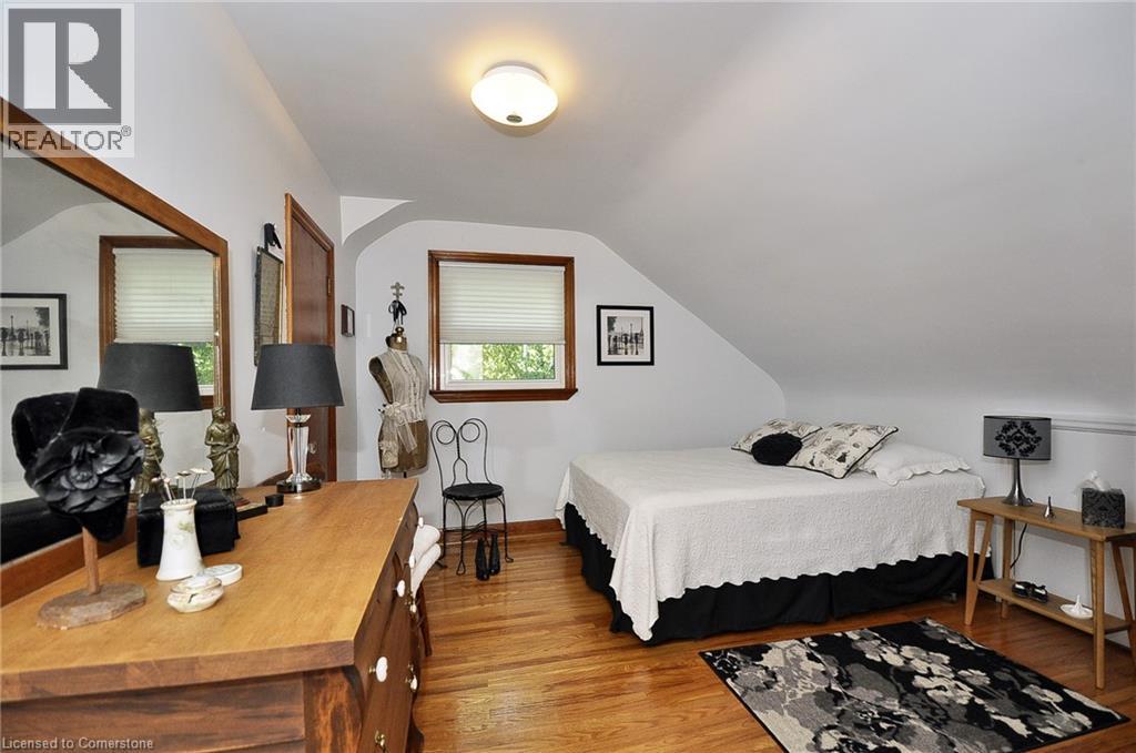 Photo 13 of 199 1 2 Dundas Lane, Cambridge ON
