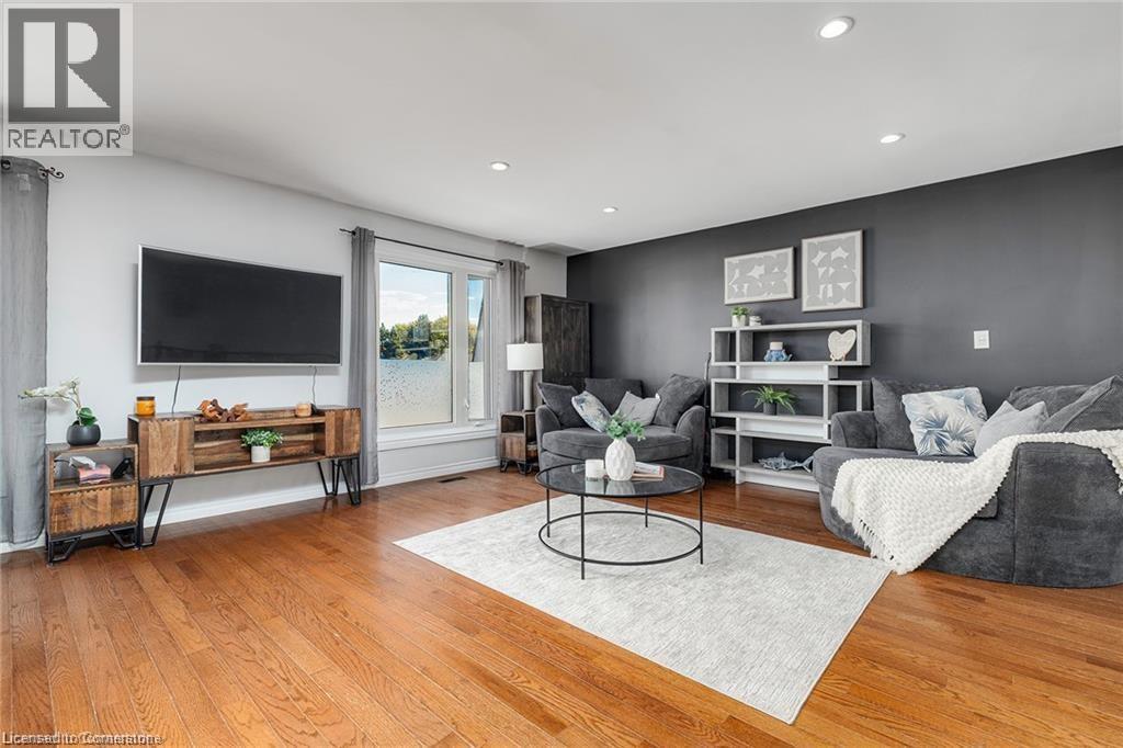 Photo 11 of 95 Avonmore Crescent, Orangeville ON