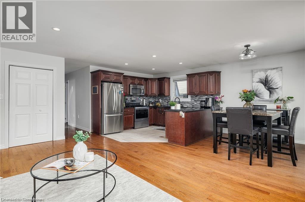 Photo 8 of 95 Avonmore Crescent, Orangeville ON