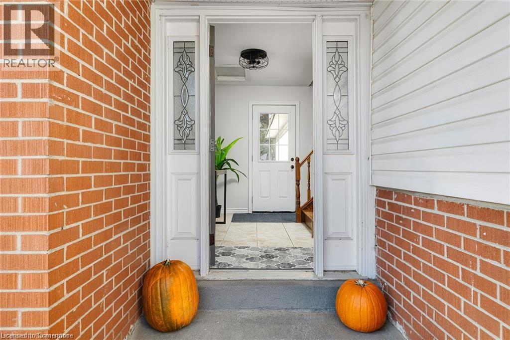 Photo 3 of 95 Avonmore Crescent, Orangeville ON