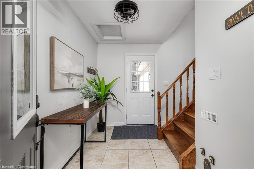 Photo 4 of 95 Avonmore Crescent, Orangeville ON