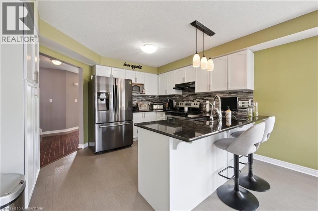 Photo 10 of 252 Colton Circle, Kitchener ON