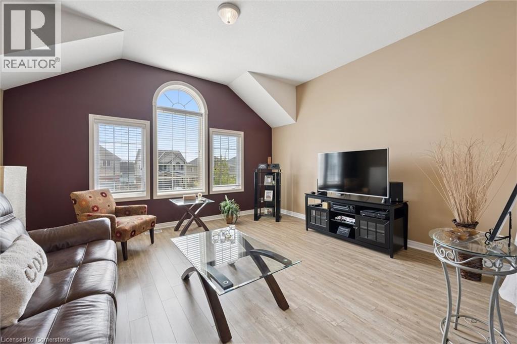 Photo 20 of 252 Colton Circle, Kitchener ON