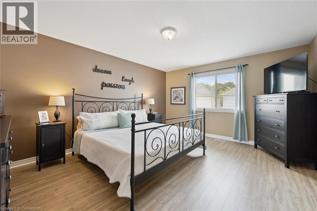 Photo 24 of 252 Colton Circle, Kitchener ON
