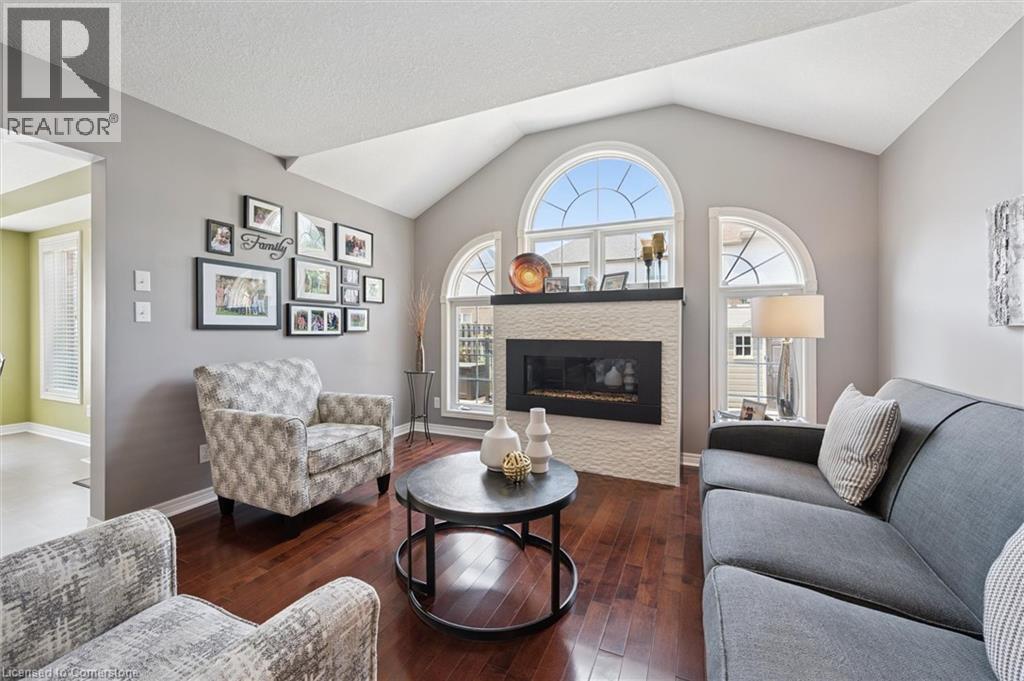 Photo 14 of 252 Colton Circle, Kitchener ON