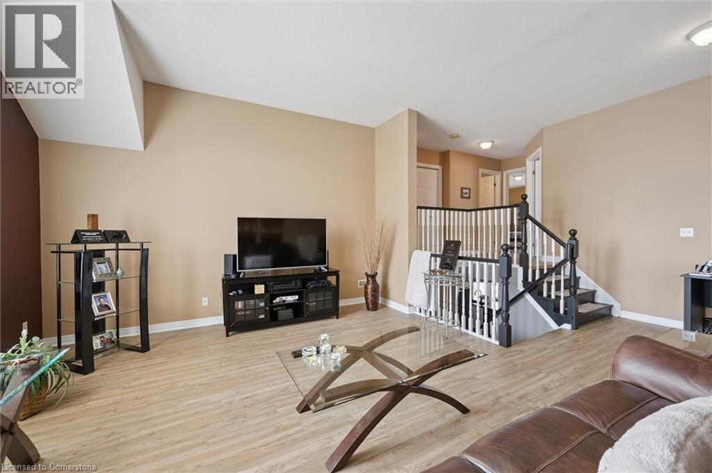 Photo 23 of 252 Colton Circle, Kitchener ON