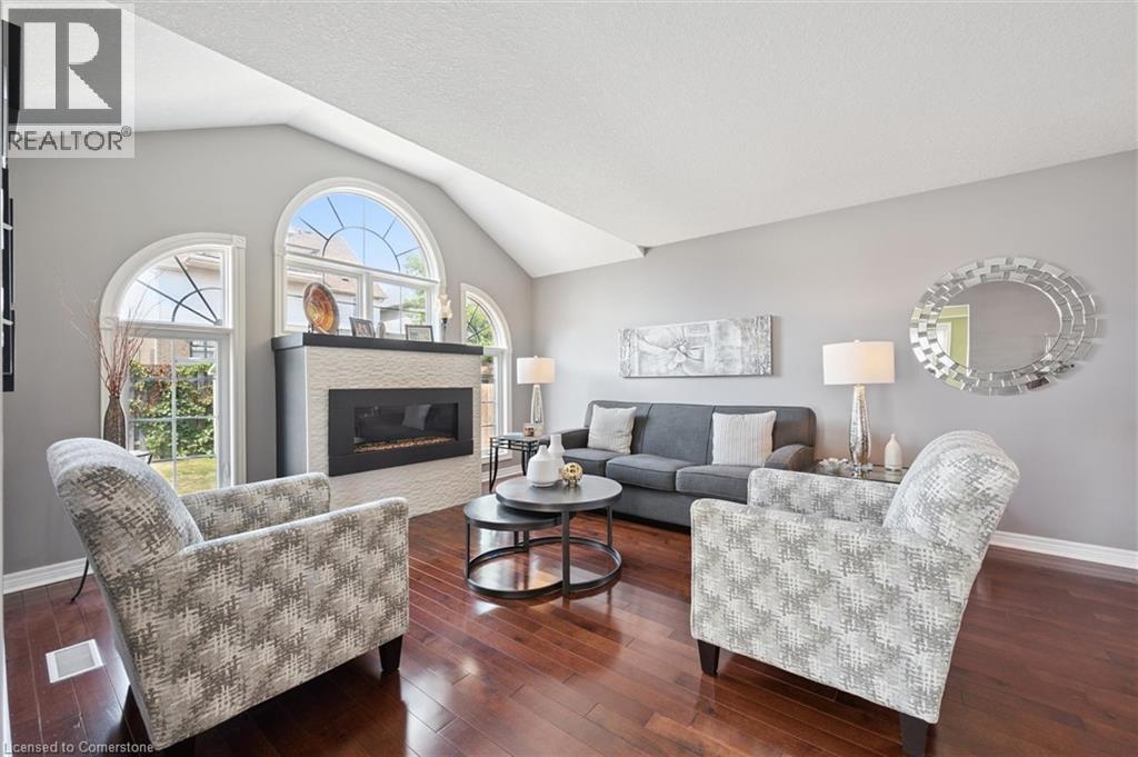 Photo 13 of 252 Colton Circle, Kitchener ON