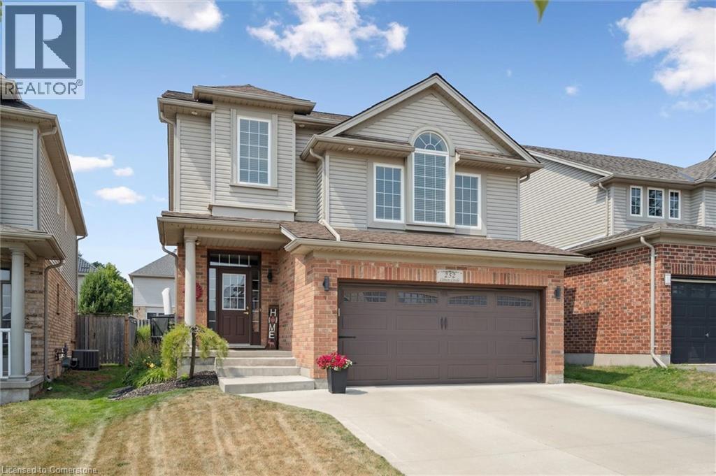 Photo 2 of 252 Colton Circle, Kitchener ON