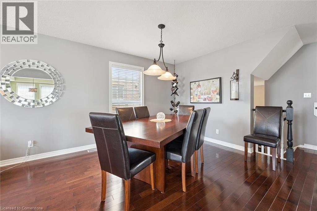 Photo 17 of 252 Colton Circle, Kitchener ON