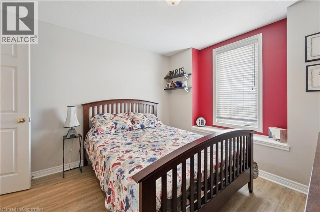 Photo 29 of 252 Colton Circle, Kitchener ON