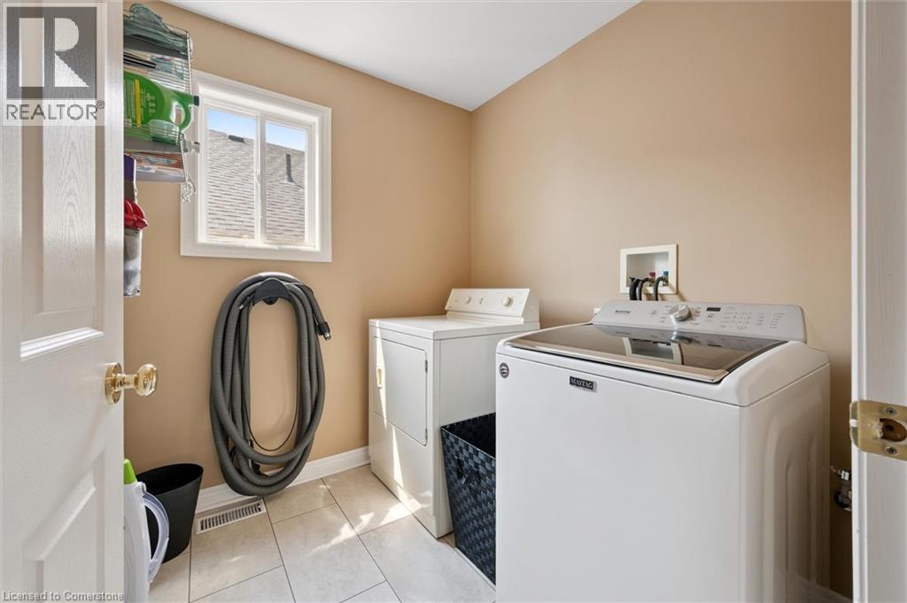 Photo 34 of 252 Colton Circle, Kitchener ON