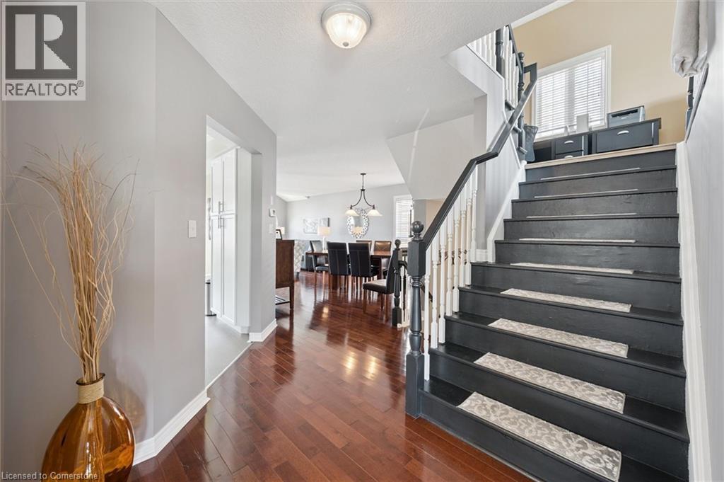 Photo 6 of 252 Colton Circle, Kitchener ON