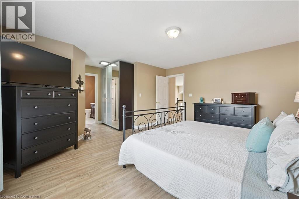 Photo 25 of 252 Colton Circle, Kitchener ON