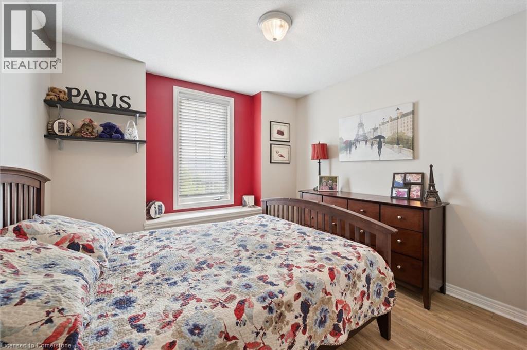 Photo 30 of 252 Colton Circle, Kitchener ON