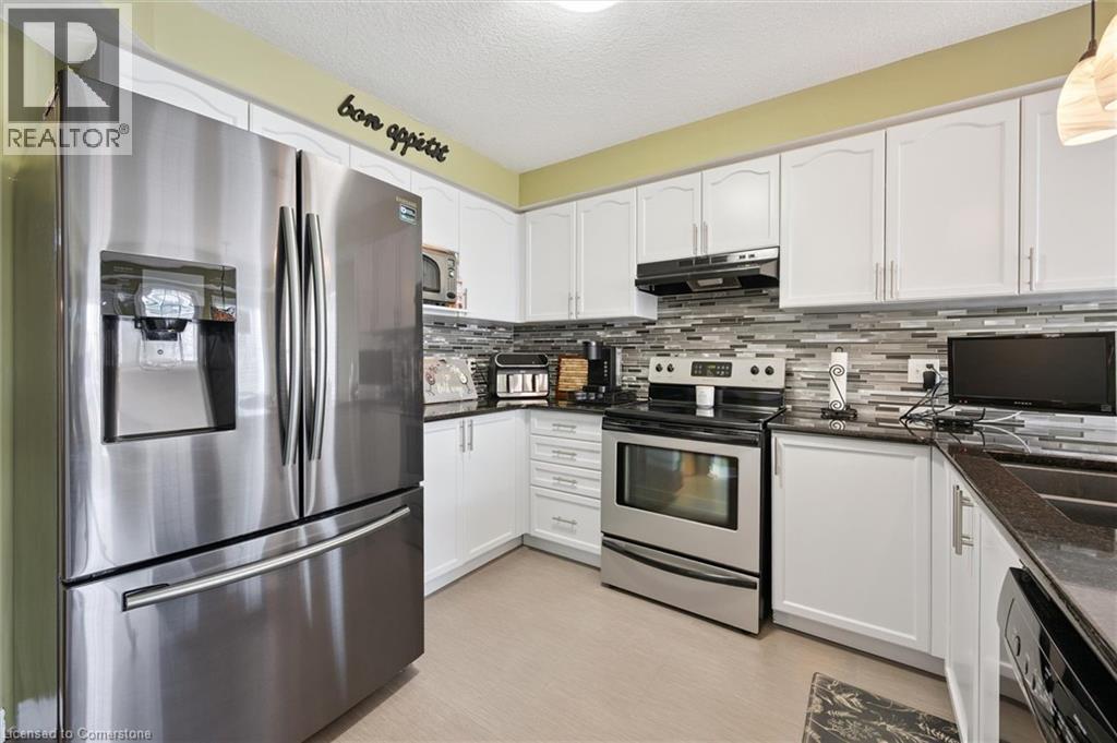Photo 8 of 252 Colton Circle, Kitchener ON