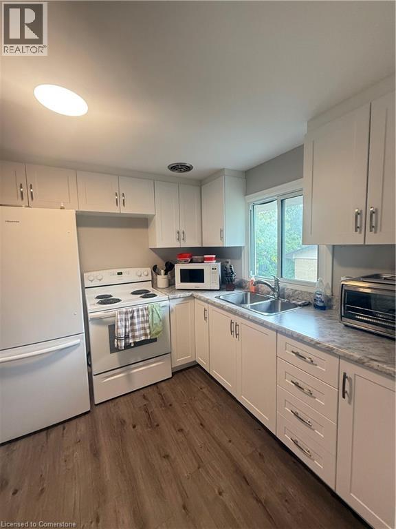 Photo 6 of 1006 Nesbitt Crescent Unit A, Woodstock ON