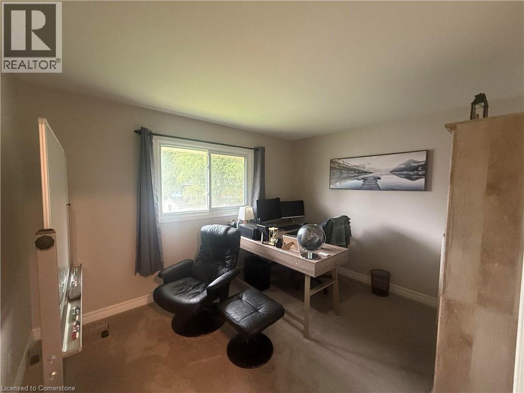 Photo 10 of 1006 Nesbitt Crescent Unit A, Woodstock ON