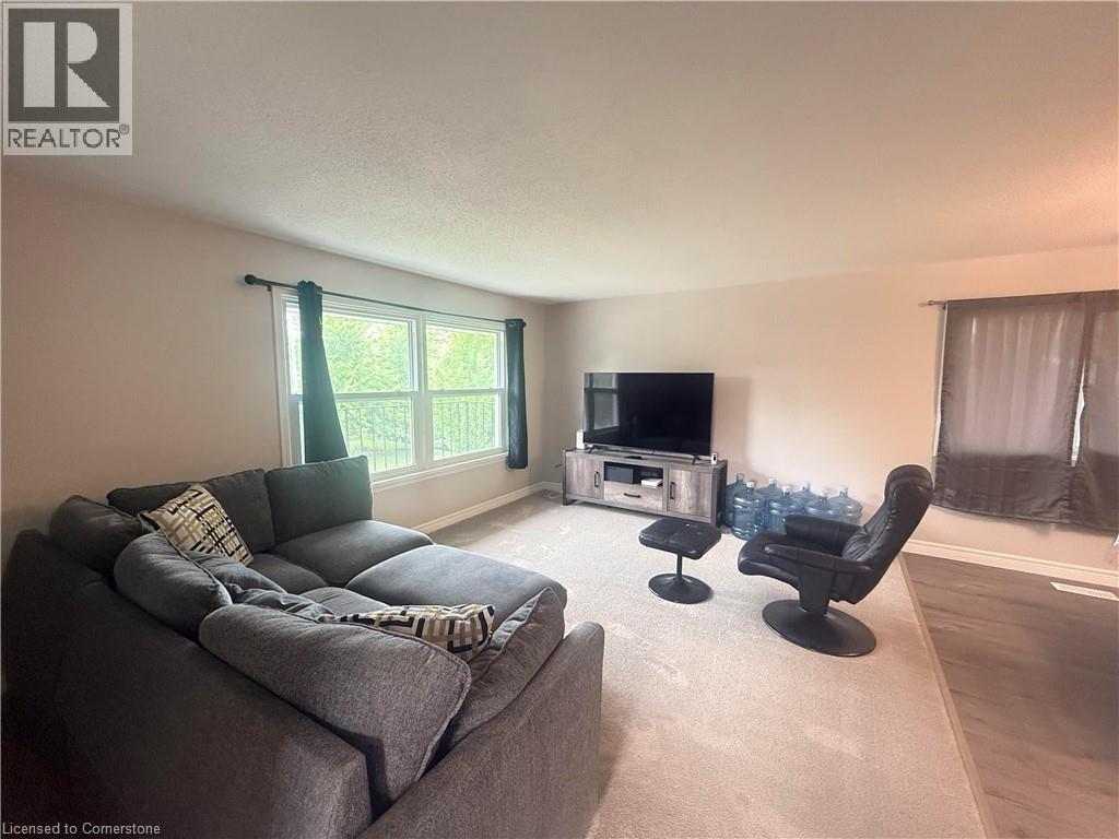 Photo 4 of 1006 Nesbitt Crescent Unit A, Woodstock ON