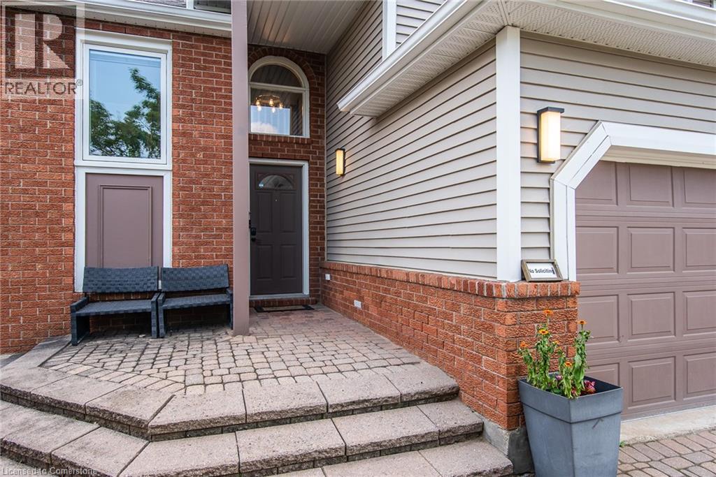 Photo 2 of 518 Baringham Place, Waterloo ON