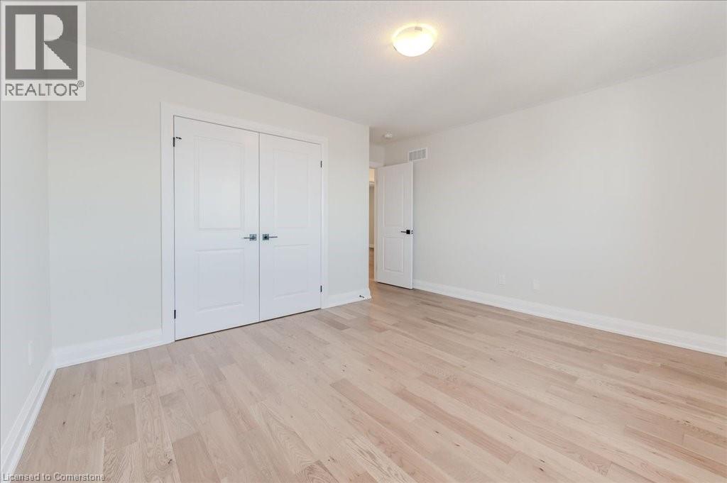 Photo 18 of 552 Balsam Poplar Street, Waterloo ON