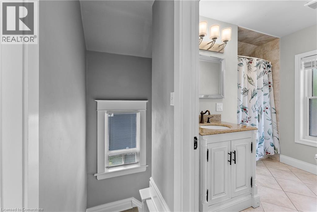 Photo 9 of 62 Garner Avenue, Welland ON