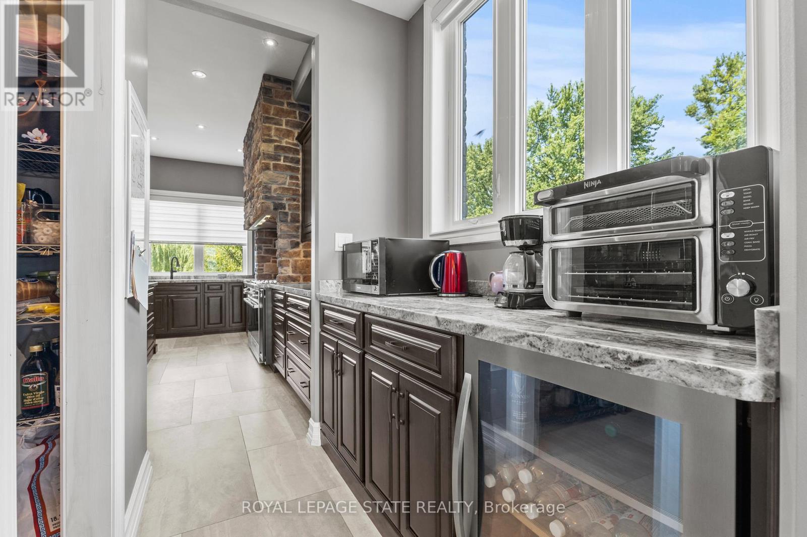 Photo 18 of 43 Third Road E, Hamilton ON